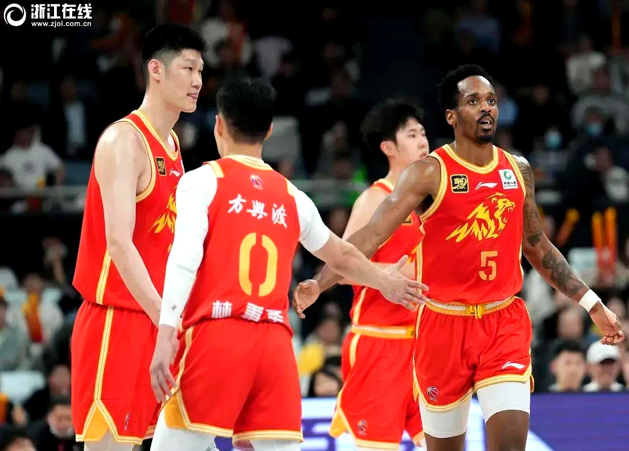 关于冲刺阶段社区盾传出新动向，广厦男篮复出首秀，管理层表态：更衣室稳定，轮换策略成焦点的信息