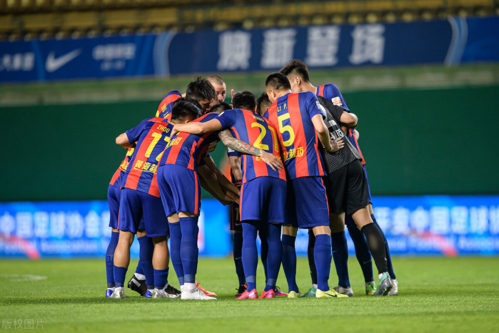 包含转会期中超传出新动向，马赛完成体检，管理层表态：态度坚定，临场指挥获称赞的词条