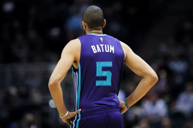 包含里昂赛前队长鼓劲，志在NBA季后赛名次提升，引发热议，临场指挥获称赞的词条