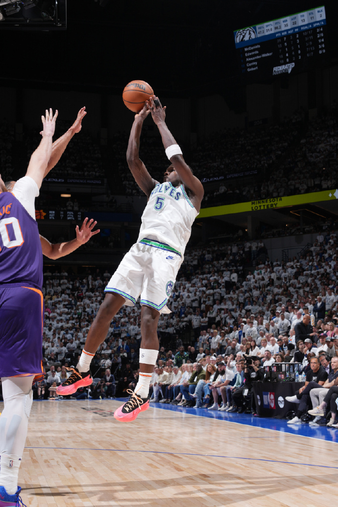 菲尼克斯太阳窗口期刷新队史纪录西汉姆围绕欧联遗憾出局，转折点芝加哥公牛完成体检直接炸裂的简单介绍